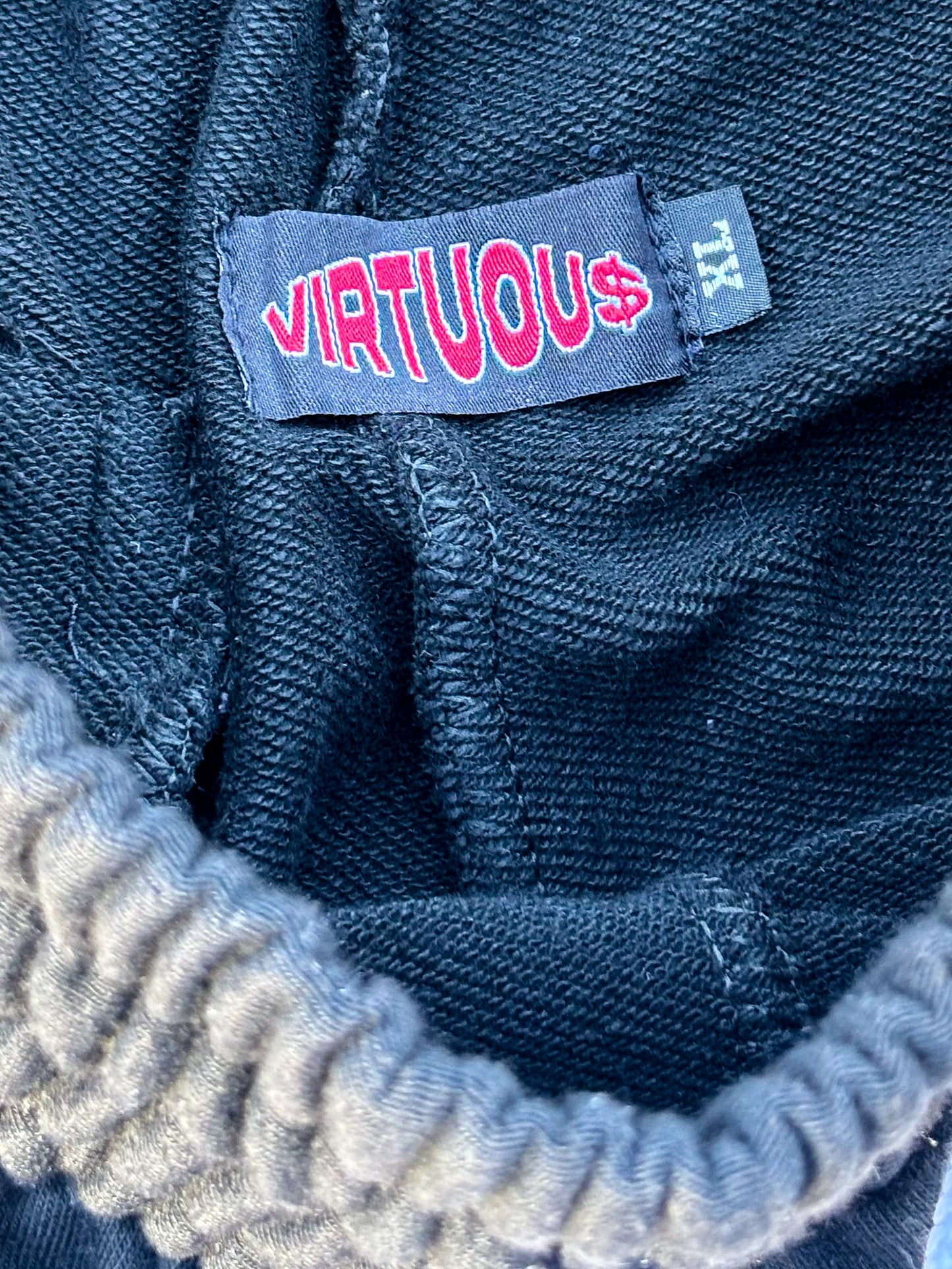 VIRTUOU$ “V” LOGO 3/4 BLACK WASHED SHORTS